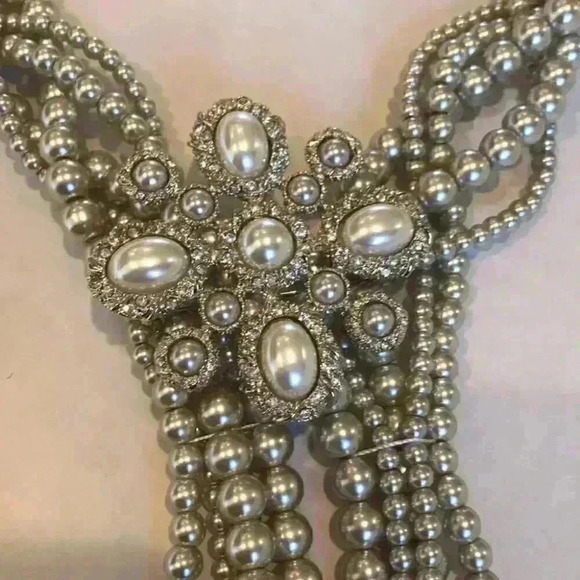 Fox’s new Faux Pearl Statement Necklace - Picture 6 of 16